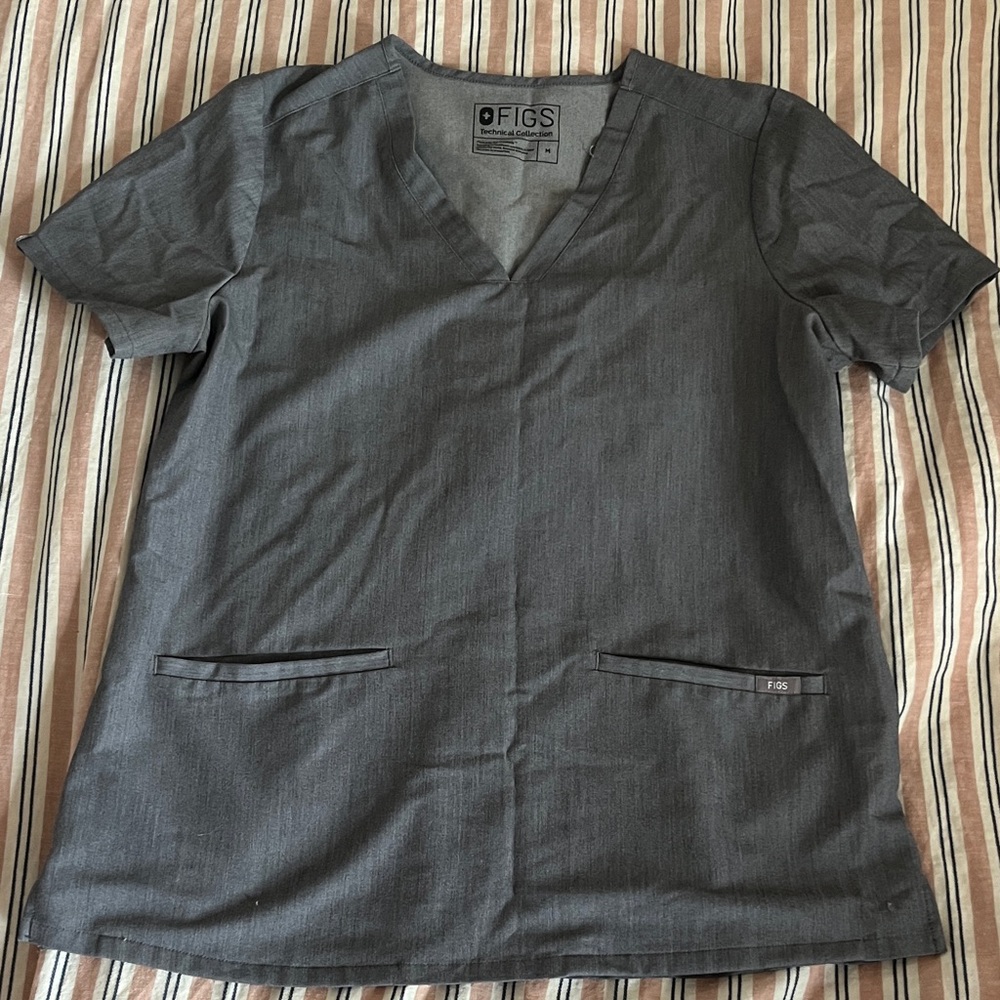 Figs V-Neck Scrub Top in Charcoal